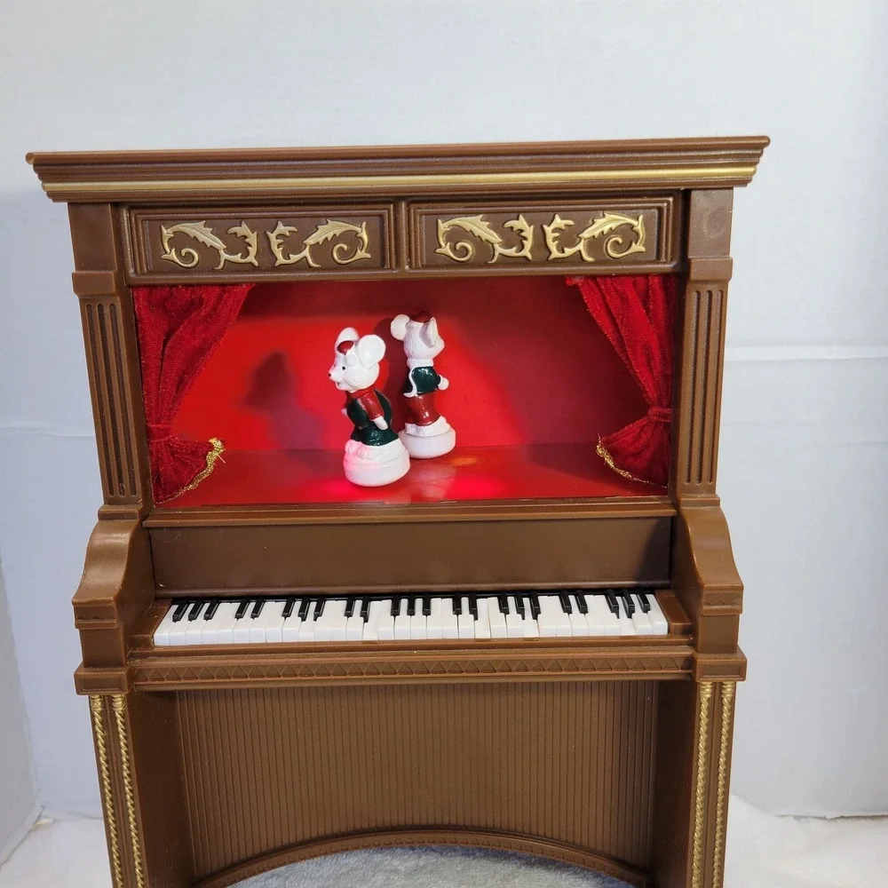 Magical Holiday Self Playing Piano With Dancing Mice 12 Classic Xmas Songs Play